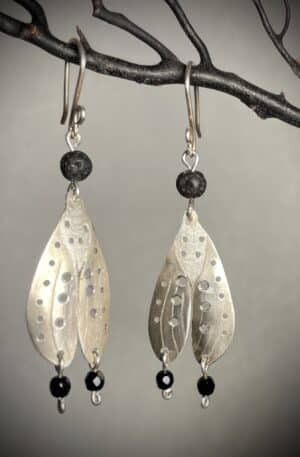 Boucles d'oreilles papillon de nuit en argent 925 certifié et perles noires facettées