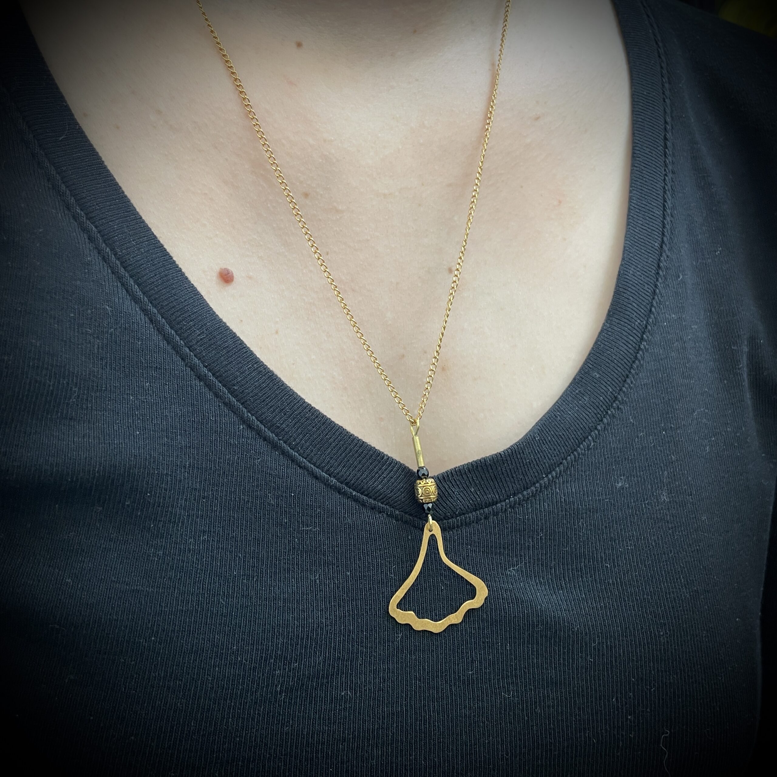 Pendentif ginko en laiton doré – Image 2