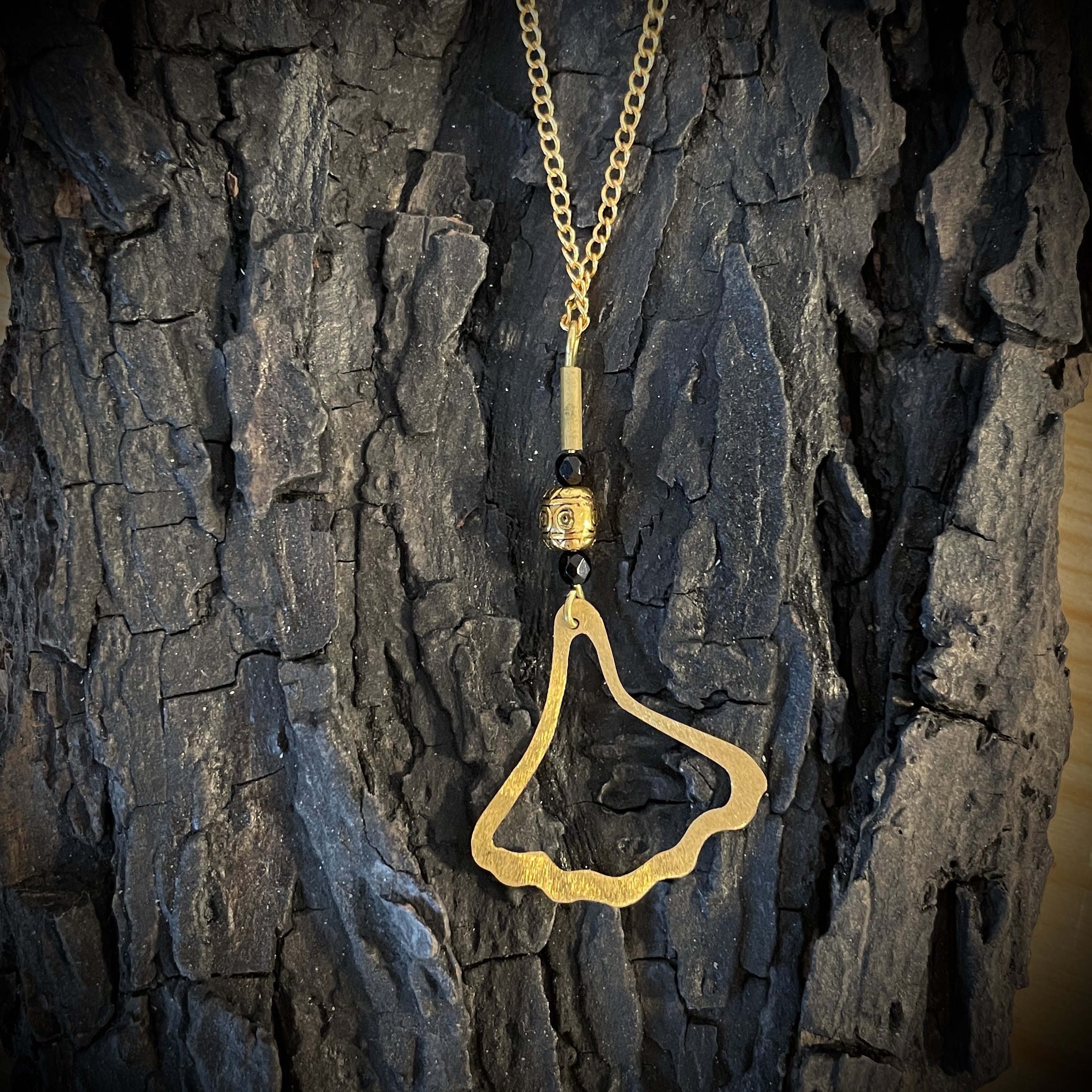 Pendentif ginko en laiton doré