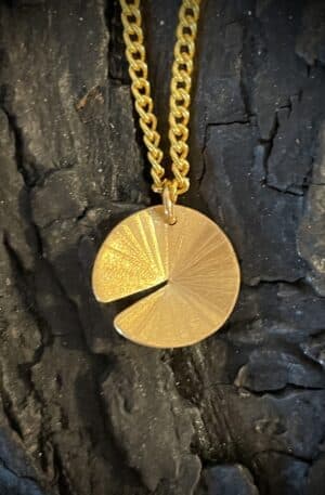 Pendentif nénuphar en laiton