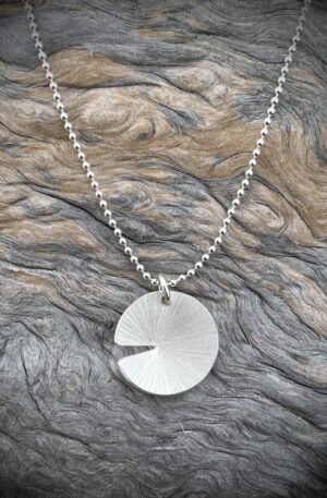 Pendentif nénuphar et chaînette en argent 925
